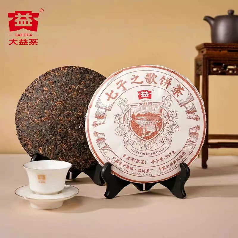 ชาผู่เอ๋อร์สุก ชีจื่อจือเกอ ต้าอี้ TAETEA 大益茶 | Qi Zi Zhi Ge 七子之歌 2024 (2401) 357 กรัม