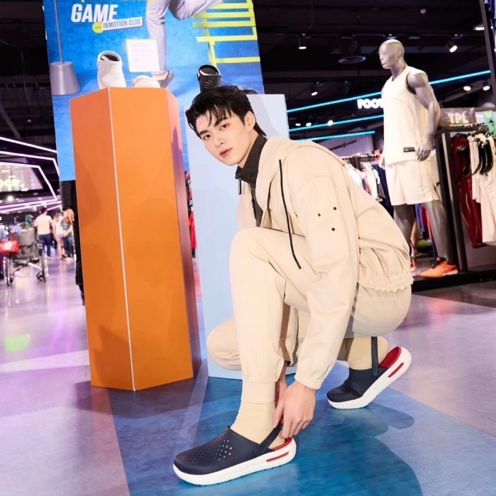 【ของแท้】CROCS รองเท้าลำลองผู้ใหญ่ InMotion Clog Unisex Sandals 209964 - Black/Grey/Navy blue/Sky blue - รูปที่ 6