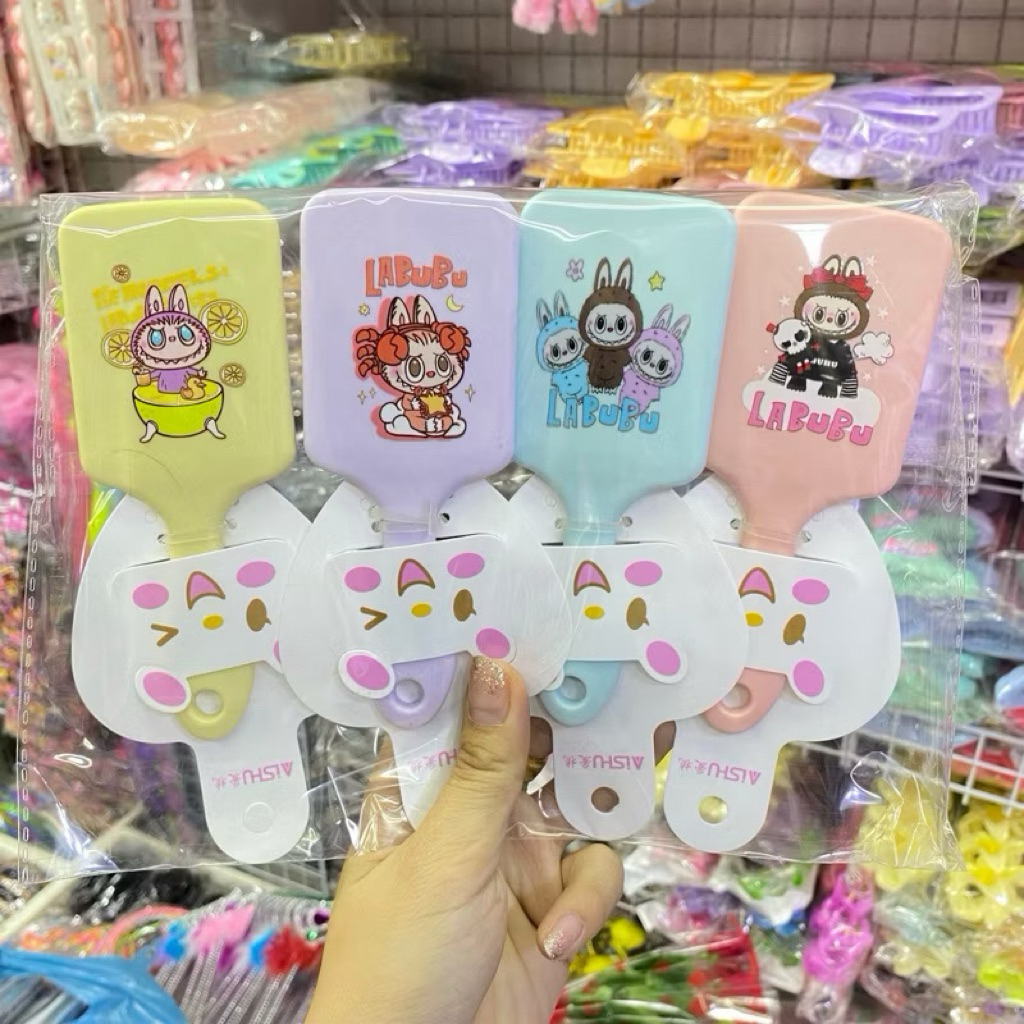 หวีแปรงอย่างดี หวี ลาบูบู้ คละสี พกพาง่าย 1แพค 4อัน