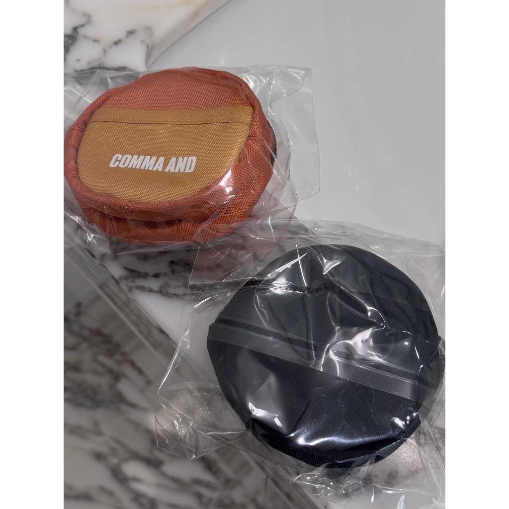 (NEW) Comma And Orange/Black Coin Purse Small (ใหม่) Comma And กระเป๋าใส่เหรียญขนาดเล็ก สีส้ม/ดำ
