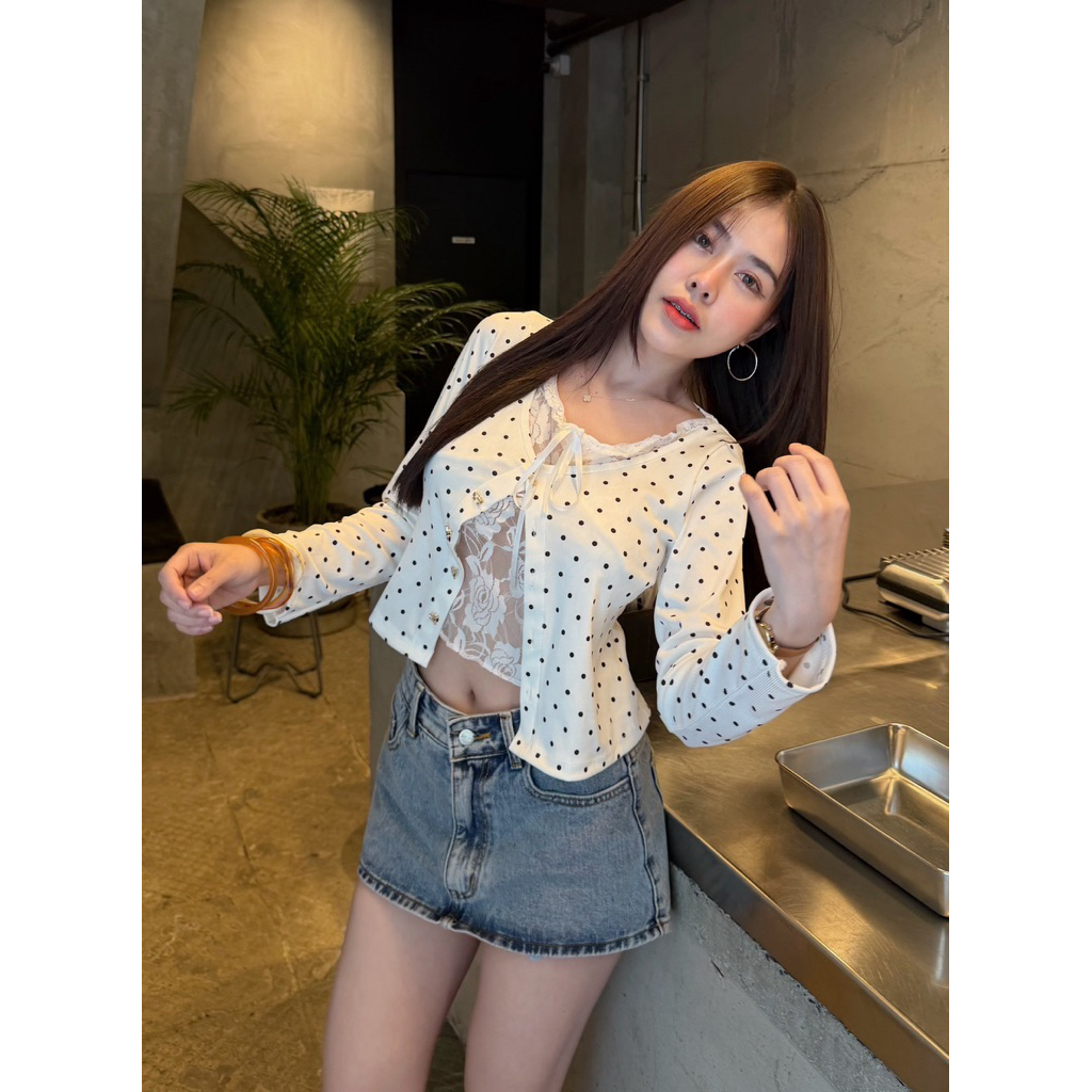 เสื้อ2ชั้น แขนยาวลายจุด ด้านในผ้าลูกไม้นิ่ม กระดุมโบว์ แกะใช้งานได้จริง ใส่ได้หลายแบบ -Piangpair- PP08