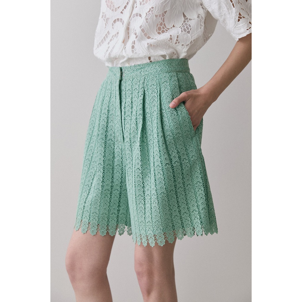 (พร้อมส่ง) Perana กางเกงขาสั้นลูกไม้ Vivian Shorts (สีเขียว Green )