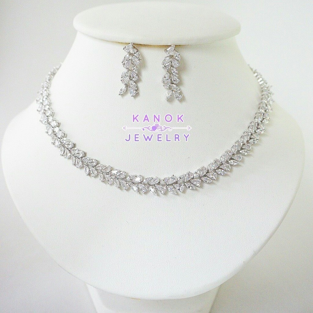 Kanok Jewelry เซ็ตเครื่องประดับเจ้าสาว สร้อยคอเพชรพร้อมต่างหู (W029)