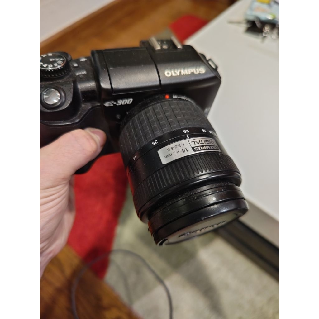 Olympus E-300 กล้องดิจิตอล SLR ระบบโฟกัสออโต้ 3 จุด