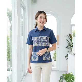 เสื้อพื้นเมืองผู้หญิงคอเชิ้ต ผ้าหม้อฮ่อมสโตน แต่งผ้าลายไทย