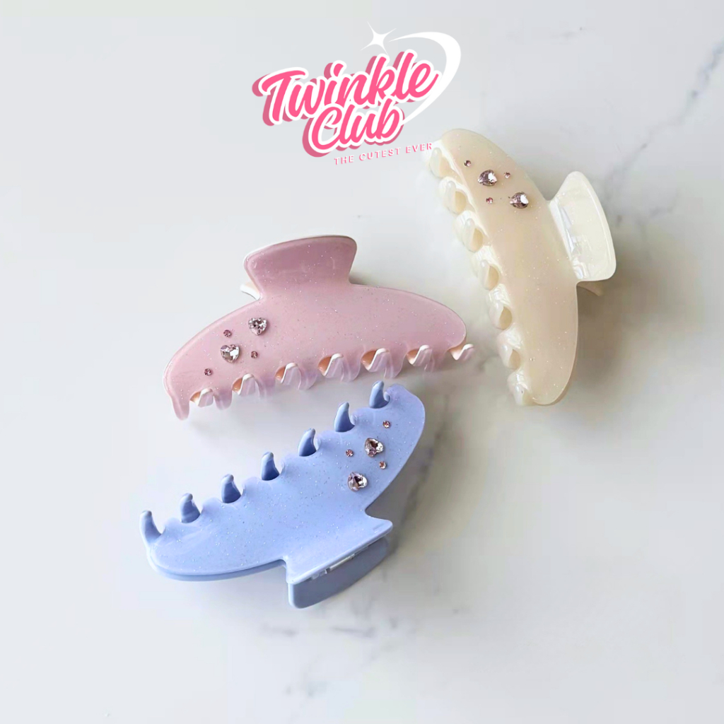 Twinkle Club | Petit Heart Hair Clip กิ๊บหนีบผมสีพาสเทล เพชรหัวใจ เรียบหรู สไตล์ลูกคุณ