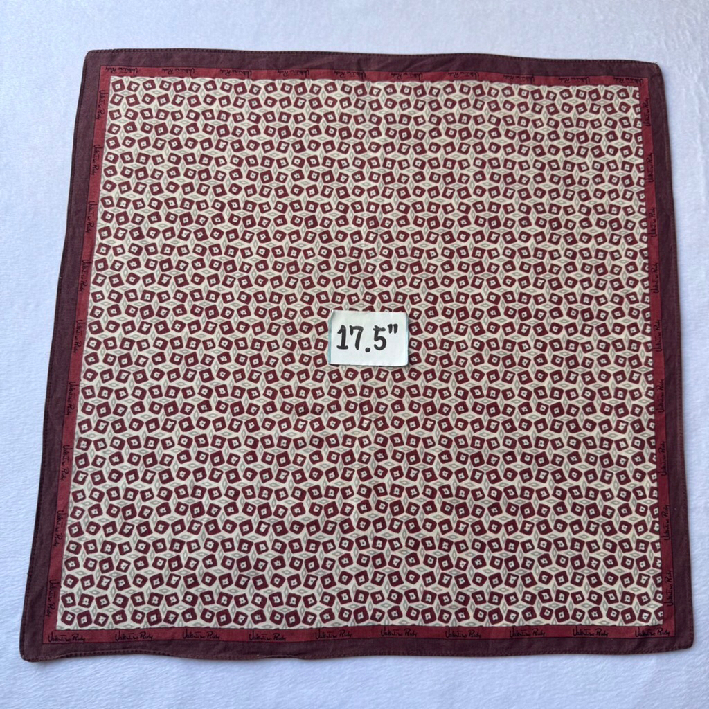 Valentino Rudy ผ้าเช็ดหน้า