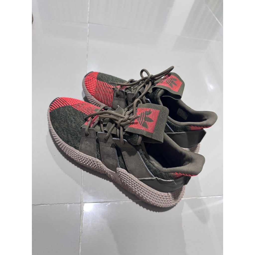 รองเท้าผ้าใบ/วิ่ง Adidas