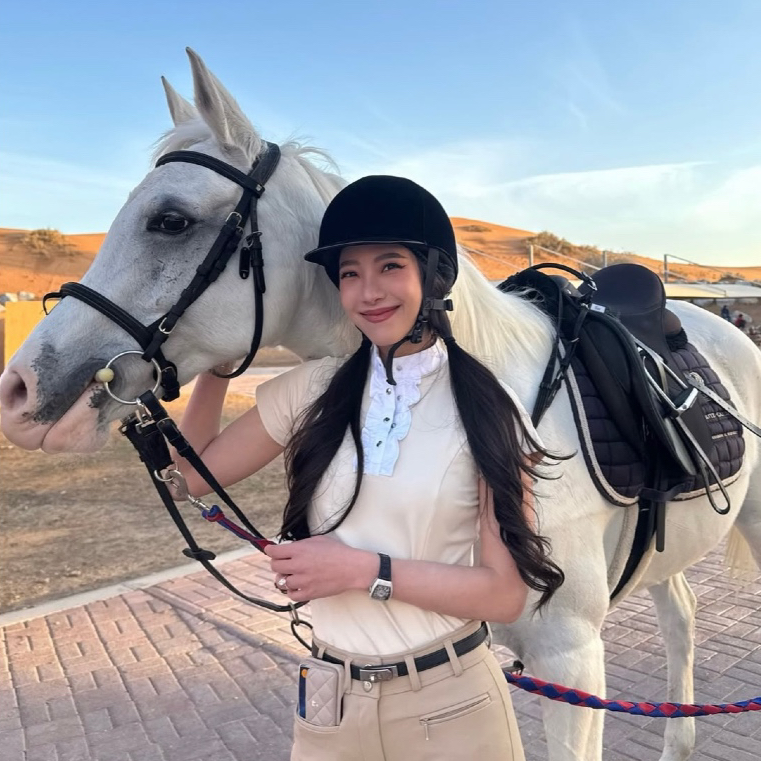 V_equestrian-Ruffle short sleeve top