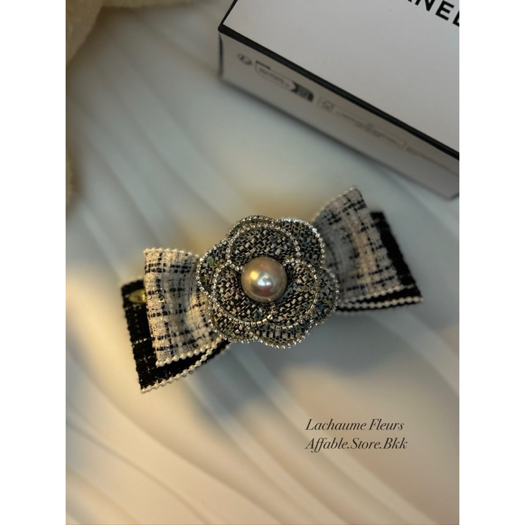 Lachaume Fleurs กิ๊บโบว์ติดผมสีดำสลับขาวสุดแกรมจาก affable.store พร้อมส่งค่ะ