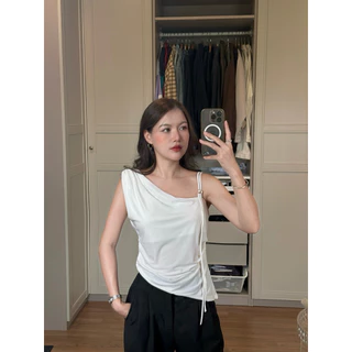 M06- เสื้อสายเดี่ยวเฉียงไหล่ ปรับสายได้ ผ้านุ่ม | ใส่สวย พรางหุ่น ลุคแพง