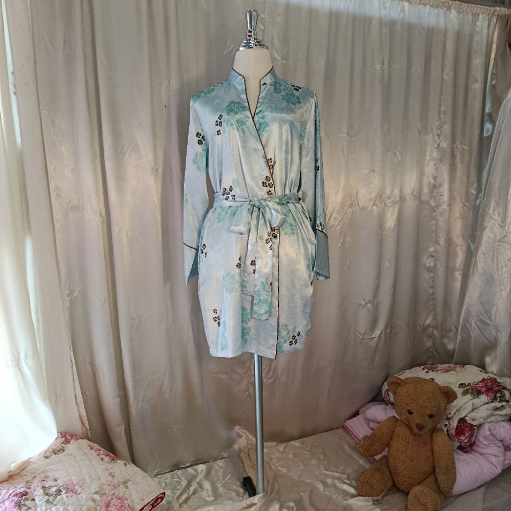 ชุดคลุม+สายแท้ ผ้าซาติน มือสอง ไม่มีตำหนิ ยี่ห้อ Morgan Taylor