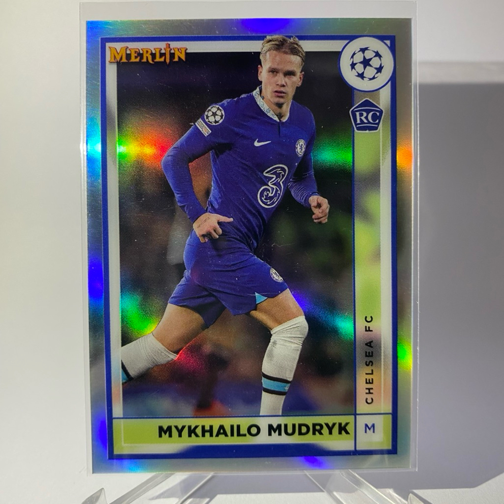 การ์ดนักฟุตบอล MYKHAILO MUDRYK, RC, (refractor), CHELSEA, TOPPS MERLIN 2023