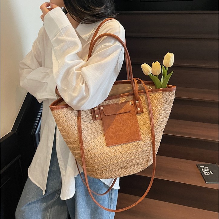 กระเป๋าสาน  ทรงshopping bag สะพายใบใหญ่ แต่งหนัง P394