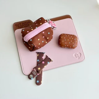 amuse stuff-⭐ AirPods Case – Brown Star เคสแอร์พอร์ตซิลิโคนเนื้อด้านพิมพ์ลาย