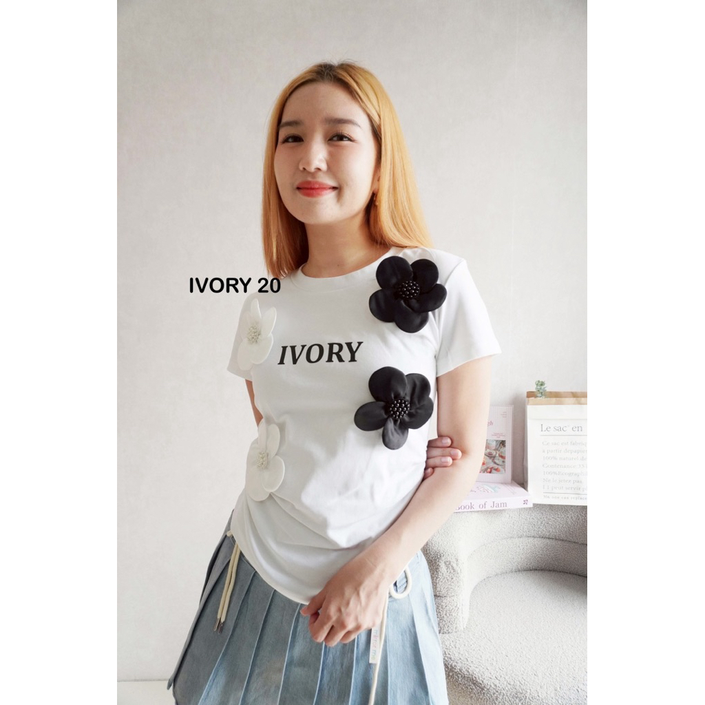 VV882- IVORY เสื้อผ้ายูนิโคล่แฟชั่นแขนสั้น ติดดอกไม้