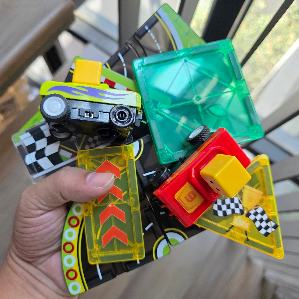 Magnet Tiles Road to The Race ของเล่นตัวต่อแม่เหล็กรางรถชุดสนามแข่ง 53 ชิ้น รูปที่ 7