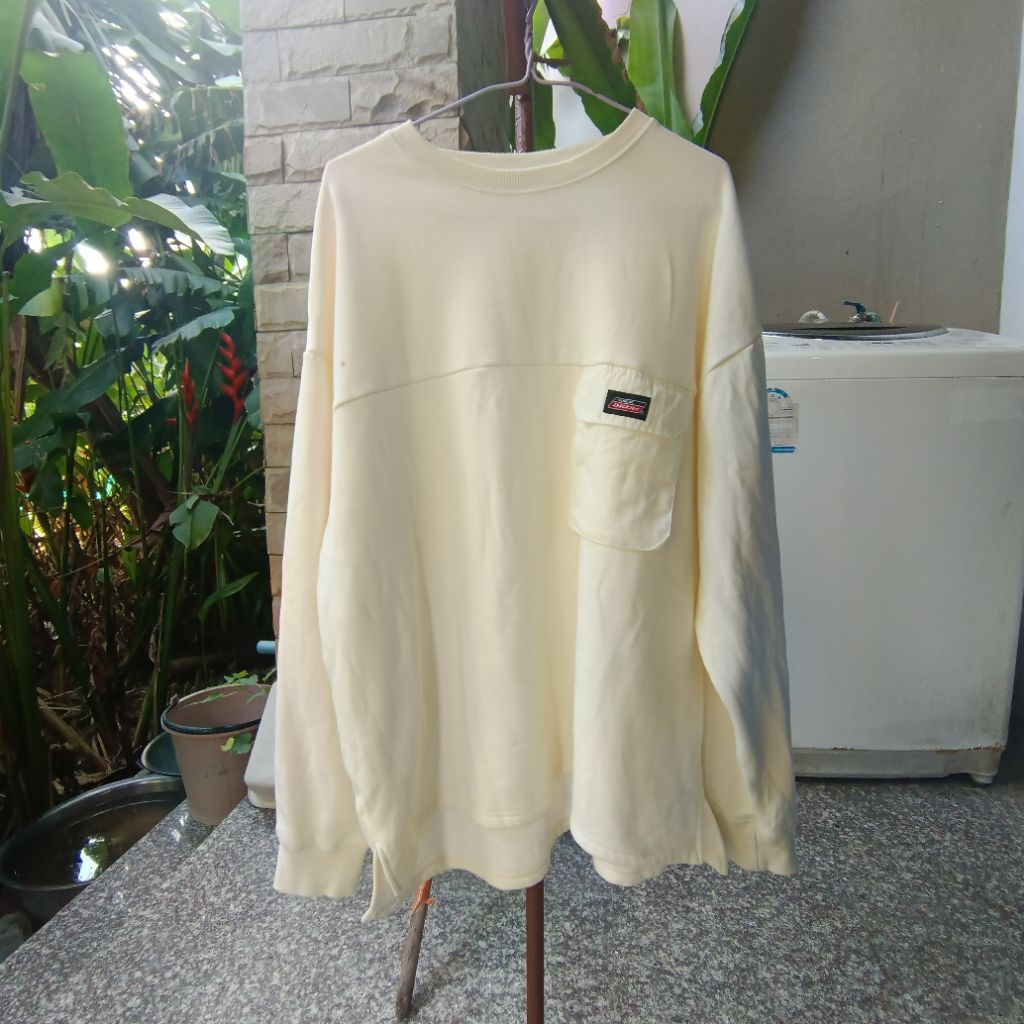 เสื้อแขนยาวสีขาวแบรนด์ dickies แท้ สภาพใหม่ มีตำหนิ มือสอง กันหนาว