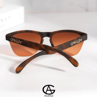 แว่นกันแดด OAKLEY Frogskins Lite รุ่น OO9374 มีหลายสีให้เลือก ของแท้ประกันศูนย์ไทย