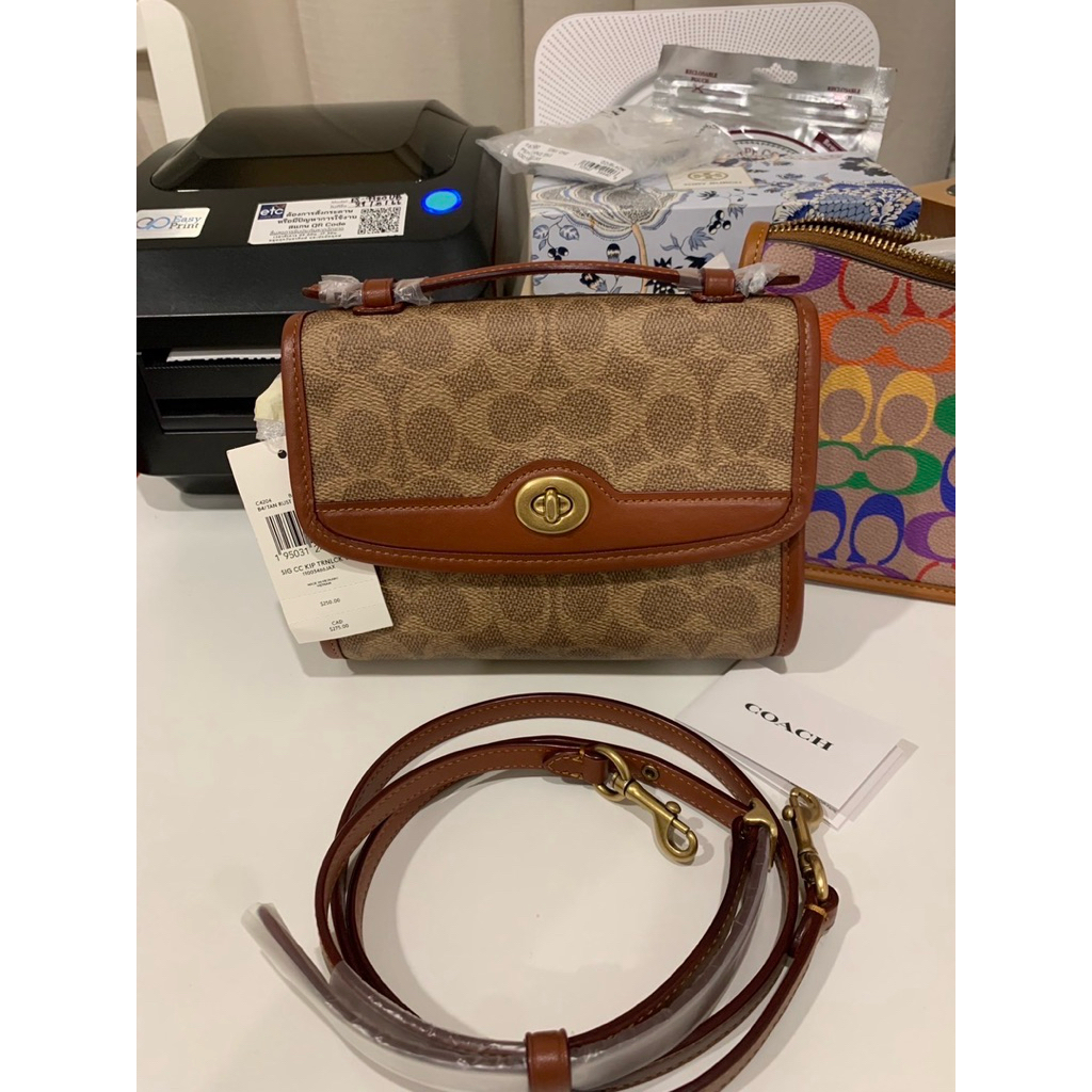 หายาก สะพายข้าง งานShop C4204 Kip Turnlock Crossbody In Signature Canvas