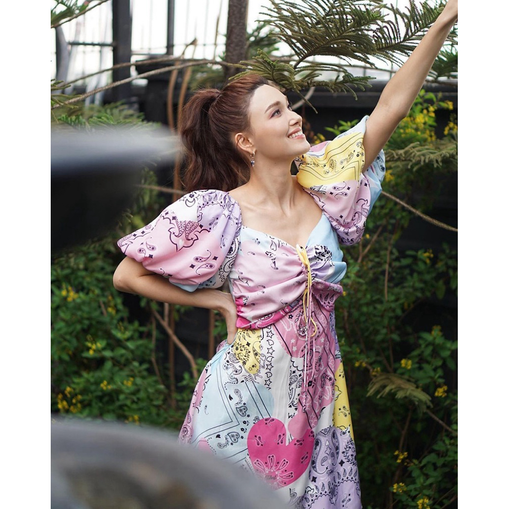 เดรสสั้นลายกราฟฟิก แขนพอง ป้าย La labelle