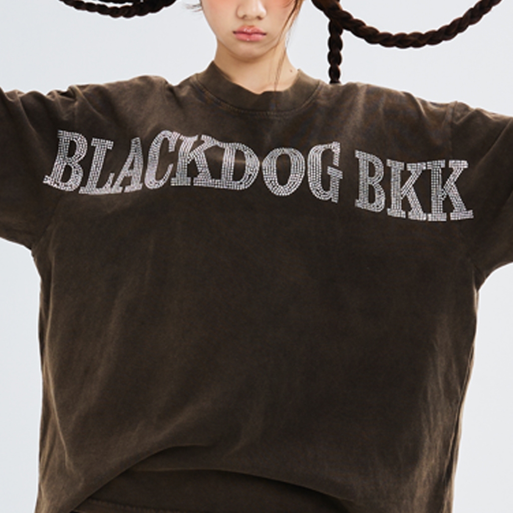 BLACKDOG BKK - blink blink t-shirt เสื้อยืดตกแต่งเพชรที่อก - AH001