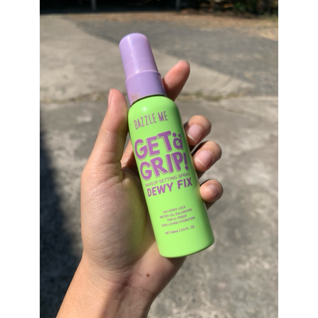 สเปรย์ล็อกเมคอัพ DAZZLE ME GET A GRIP! Dewy Fix