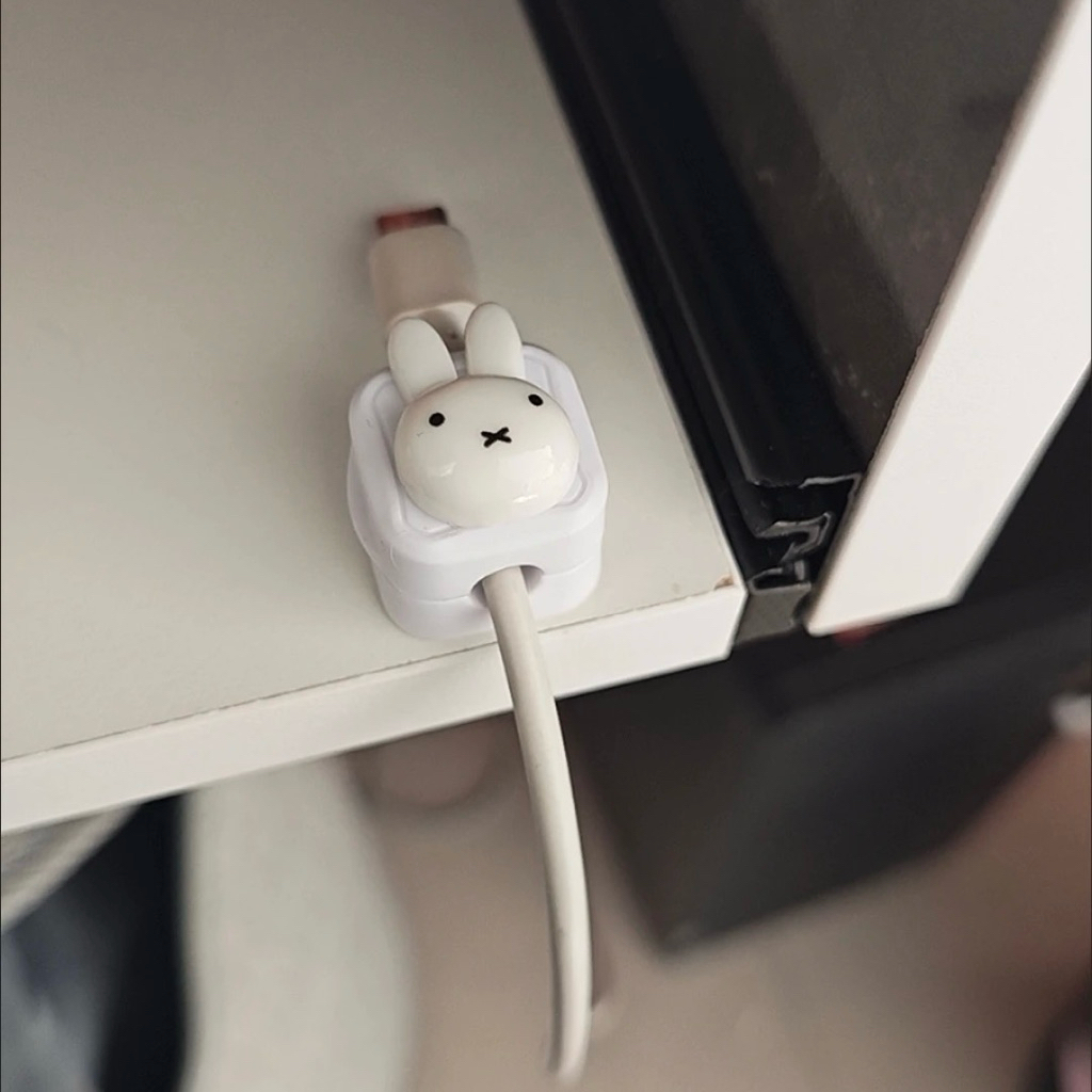 ️｛พร้อมส่ง! } Miffy ตัวงับสายชาจแปะโต๊ะ มิฟฟี่  น่ารักมาก – โปรปัง