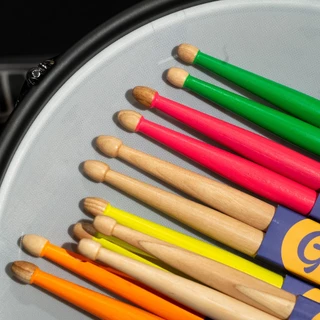 Gusta ไม้กลอง รุ่น Grip Fluorescent เกรดพรีเมียม 5A / 5B ไม้คัดเกรดพิเศษ ด้ามจับหนึบ ไม่หลุดมือ สีสะท้อนแสงโดดเด่น
