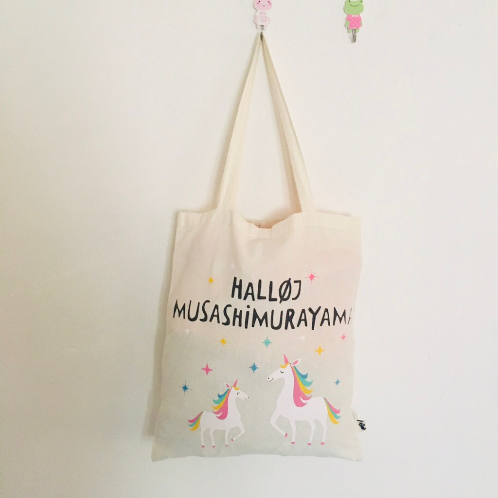 มือสอง• กระเป๋าผ้า Flying Tiger Copenhagen Hello Musashimurayama *มีเขียนชื่อ