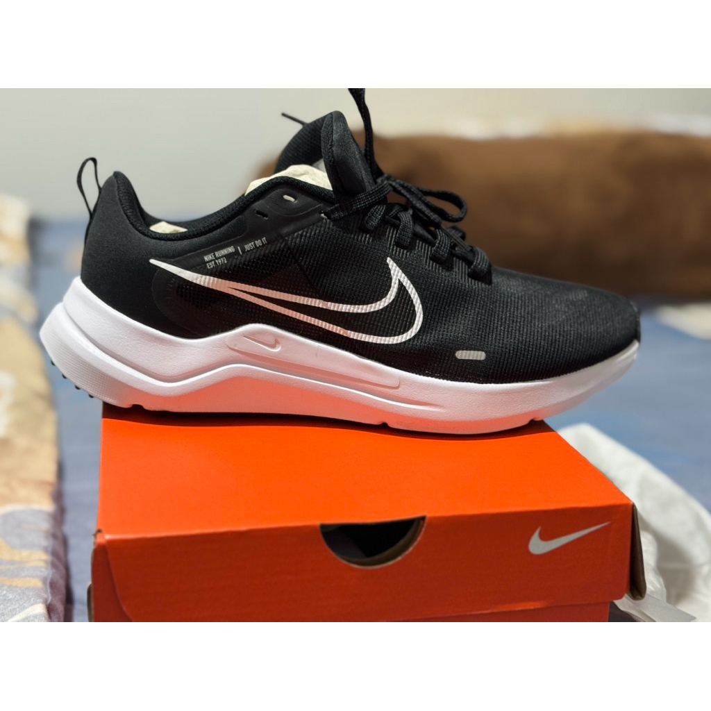 รองเท้าผ้าใบ แบรนด์ Nike ไซส์ US9