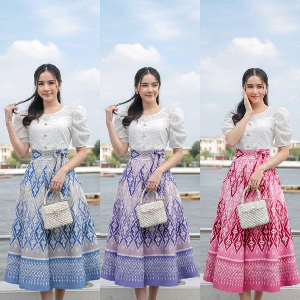 P122 ชุดเดรสไทยประยุกต์ (ฟรีไซส์ ML)ชุดเดรสลายไทย ผ้าบาร์บี้พิมพ์ลาย เสื้อผ้าลูกไม้ ไหล่ยก มีซับในทั้งตัว แต่งผูกโบว์เอว