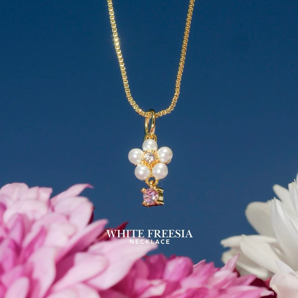 The Lucy White Freesia necklace สร้อยคอดอกไม้ไข่มุก