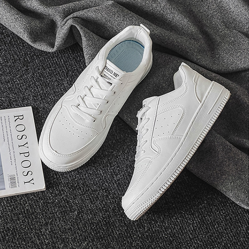 Kicks  รองเท้าลำลองทรงแบนสำหรับผู้ชายคุณภาพสูงเหล่านี้ มีน้ำหนักเบา ดูดซับแรงกระแทก วัสดุคุณภาพเยี่ยวระบายอากาศได้ดี
