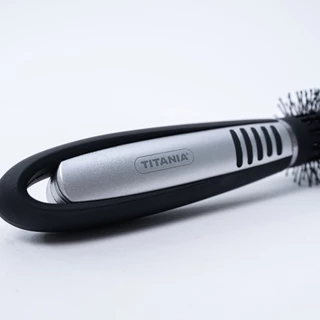 TITANIA แปรงม้วนผมกลม ขนาดกลาง ด้ามจับซิลเวอร์เงา สำหรับเซ็ตลอนโวลุ่ม นำเข้าจากเยอรมันนี (Round Hair Brush)