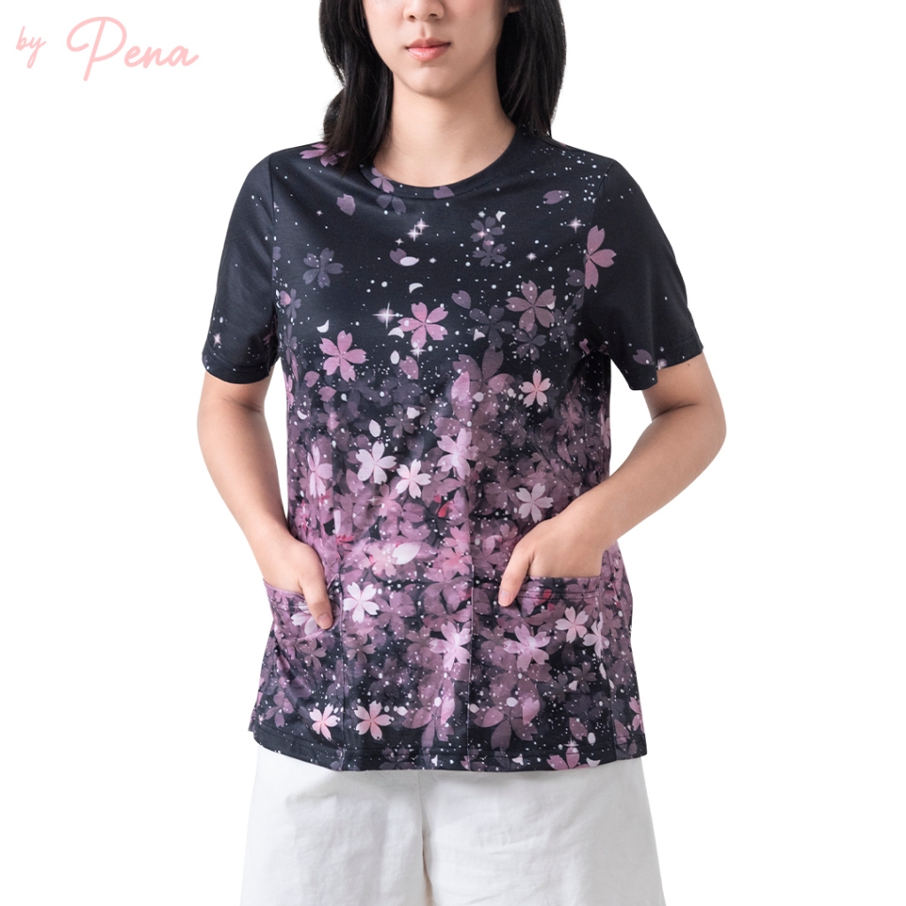 By Pena เสื้อยืดผู้หญิงคอกลม ลายดอกไม้ BPTS012601