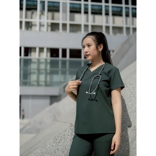REKA SCRUBS - เสื้อคอวี สี Forest - BEATRIX (ชุดสครับแพทย์ พยาบาล พร้อมปักชื่อ)