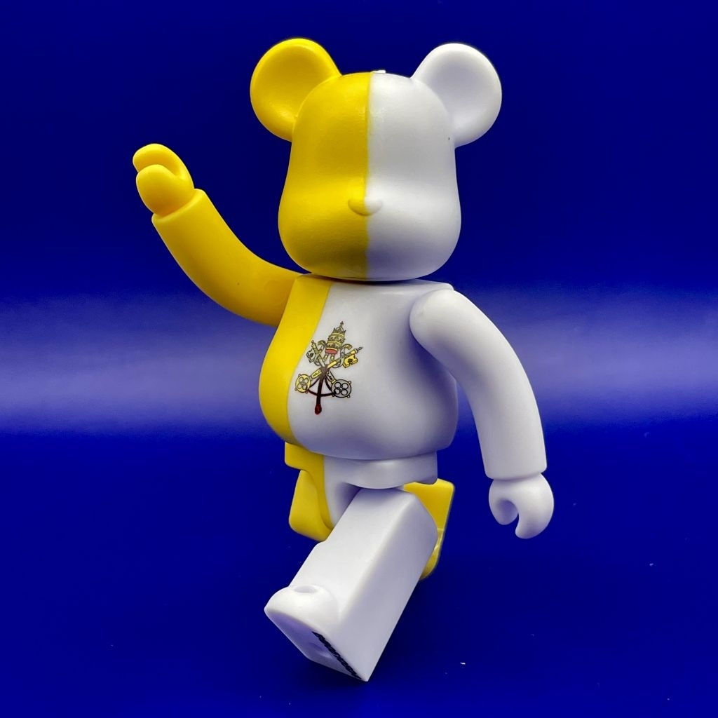 (ของแท้) BE@RBRICK 100% Series 51 Flag : Vatican City (bearbrick 2025)