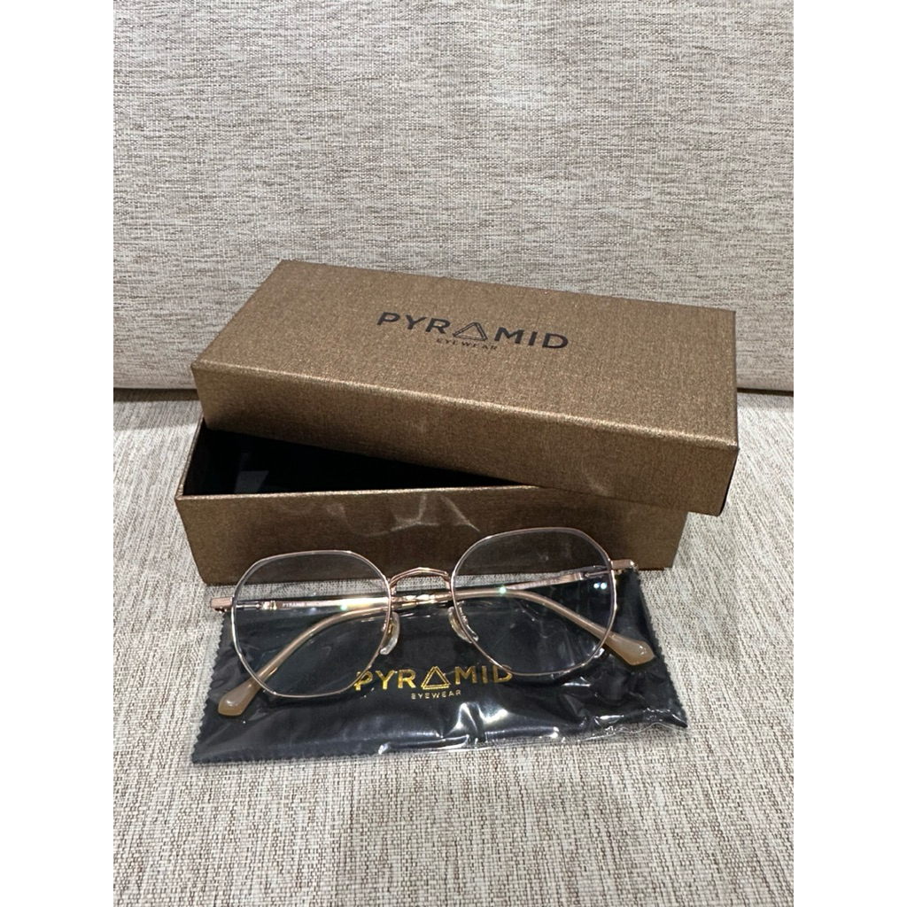 กรอบแว่นสายตา ทรงหกเหลี่ยม สี Pink Gold วัสดุ Titanium ของ Pyramid Korea แท้ 🇰🇷