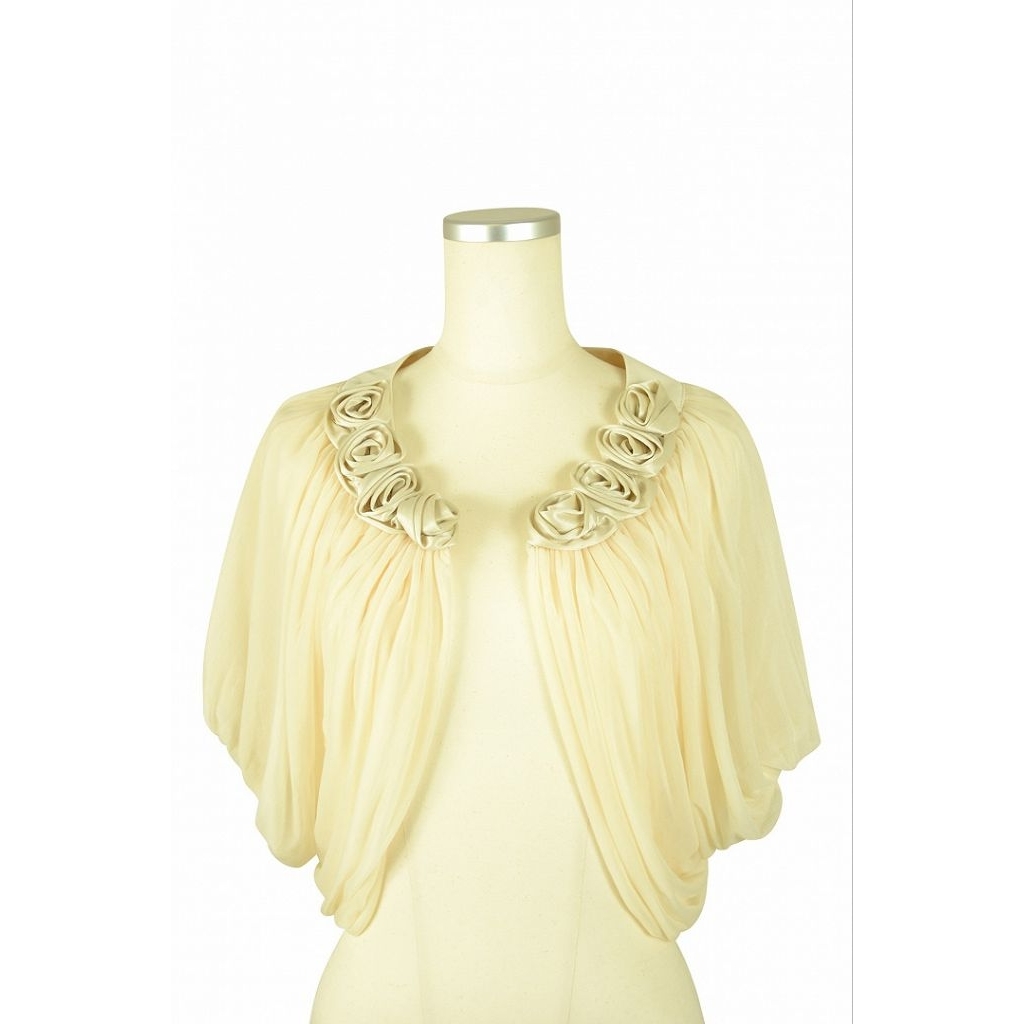 DELLISE NOIRเสื้อคลุมสั้นผ้าสแปนเด็กซ์ฟูฟ่องสีงาช้าง