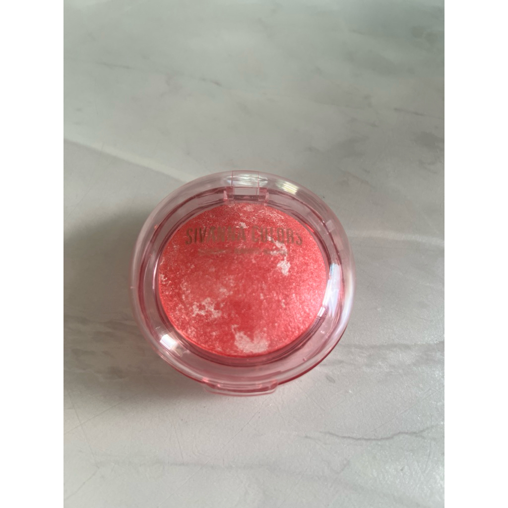 บลัสออน Sivana colors  สี morning pink มีกิชเตอร์ ใช้แล้วหน้าเงาๆ มือสอง