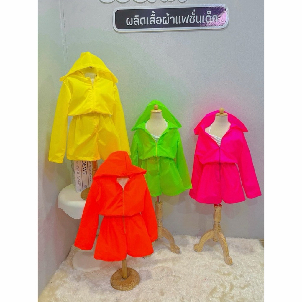 พร้อมส่ง💦🔫 ชุดสงกรานต์เด็ก ชาย-หญิง สีสันสุดจี้ดดด  จั้มกางเกงมีฮู้ด ซิปหน้าผ้าสะท้อนน้ำอย่างดีมีเสื้อตัวในแถมให้อีก1ตัว