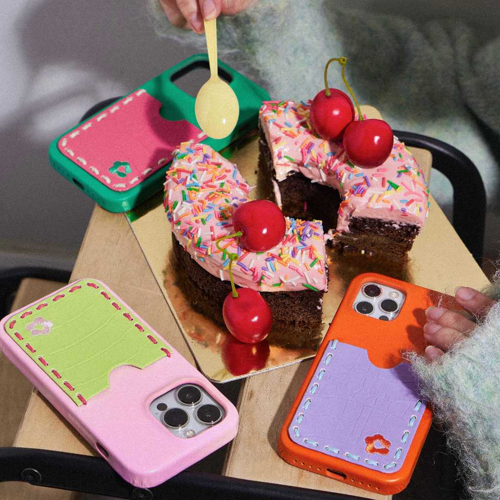 CROSS CULTURE - CROCHET IPHONE CASE เคสโทรศัพท์ IPhone สีสันสดใส ทำจากหนังเทียม PU