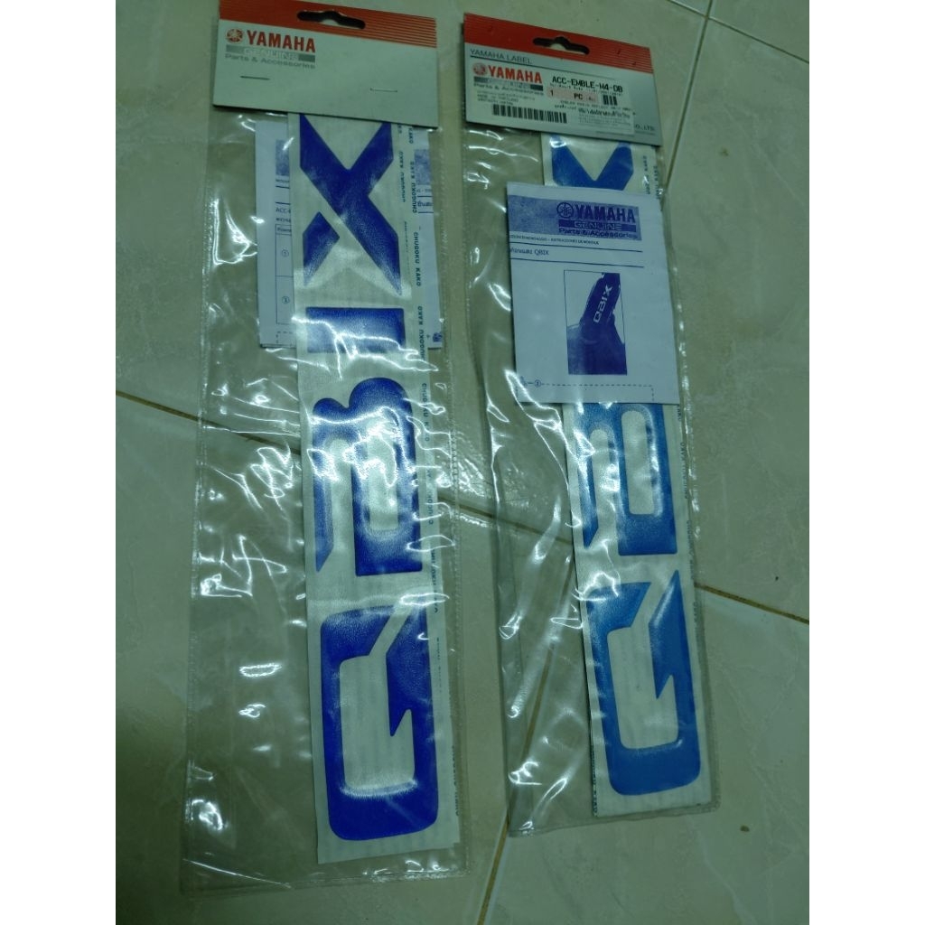 ACC-EMBLE-M4-DB ชุดสติ๊กเกอร์เรซิ่นสะท้อนแสงสีน้ำเงิน Yamaha QBIX (1ห่อมี 2ชิ้น)