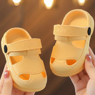 Babyonline(X388)ชั้น2 (ส่งด่วน1วัน)รองเท้าแตะรัดส้นแฟชั่นสำหรับเด็กผู้หญิงและเด็กผู้ชาย พื้นมีกันลื่นรูปหมี