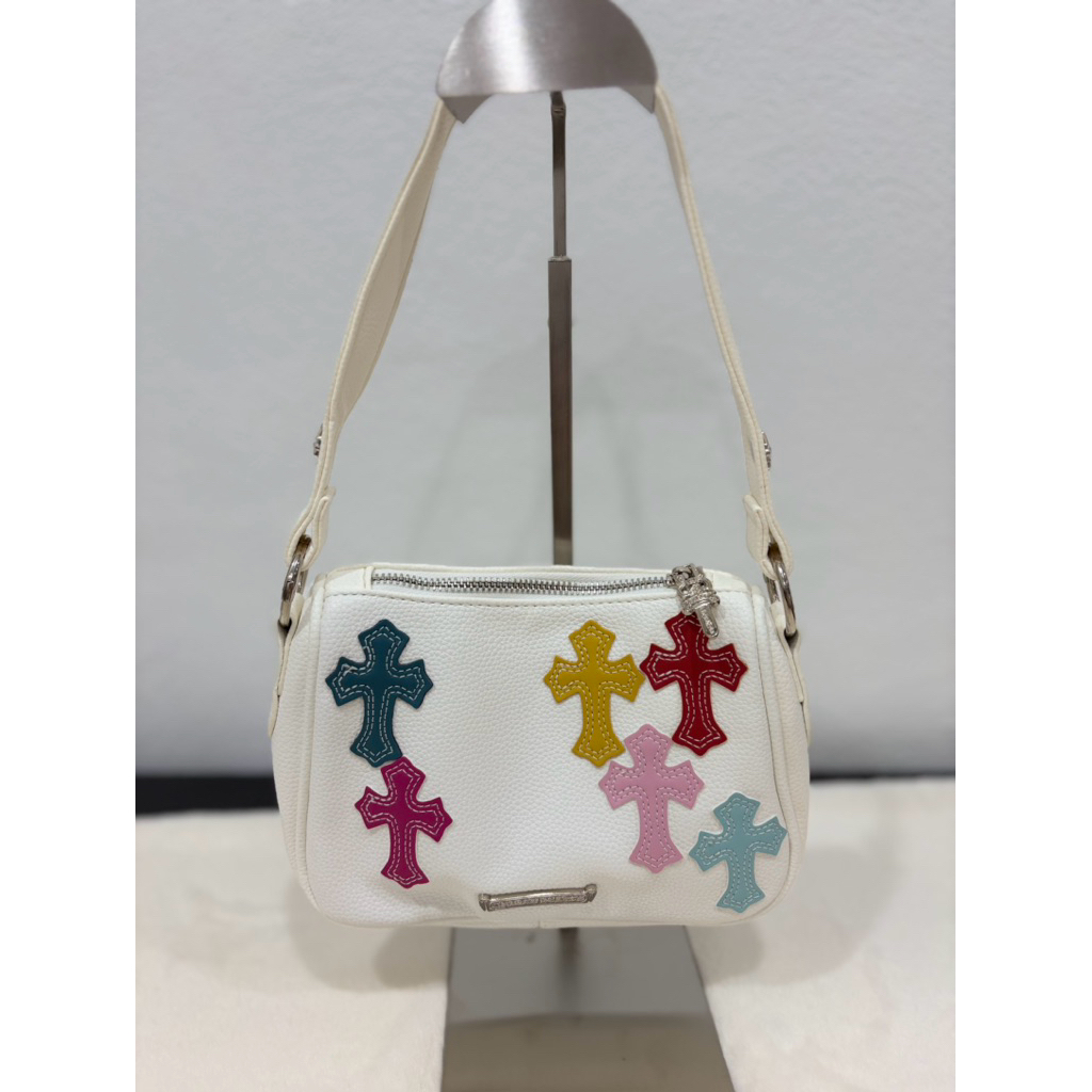 📌พร้อมส่ง: กระเป๋าสะพายข้าง พร้อมสายสะพายเหล็ก Chrome Hearts สีขาว