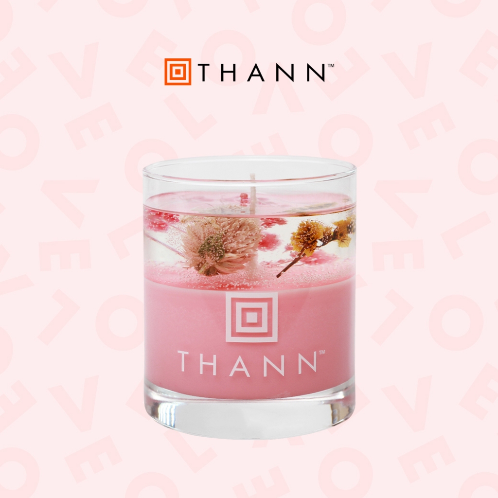 THANN Limited Edition Aromatic Candle 190 g. Celebrate the season of love with a moment of quiet elegance.