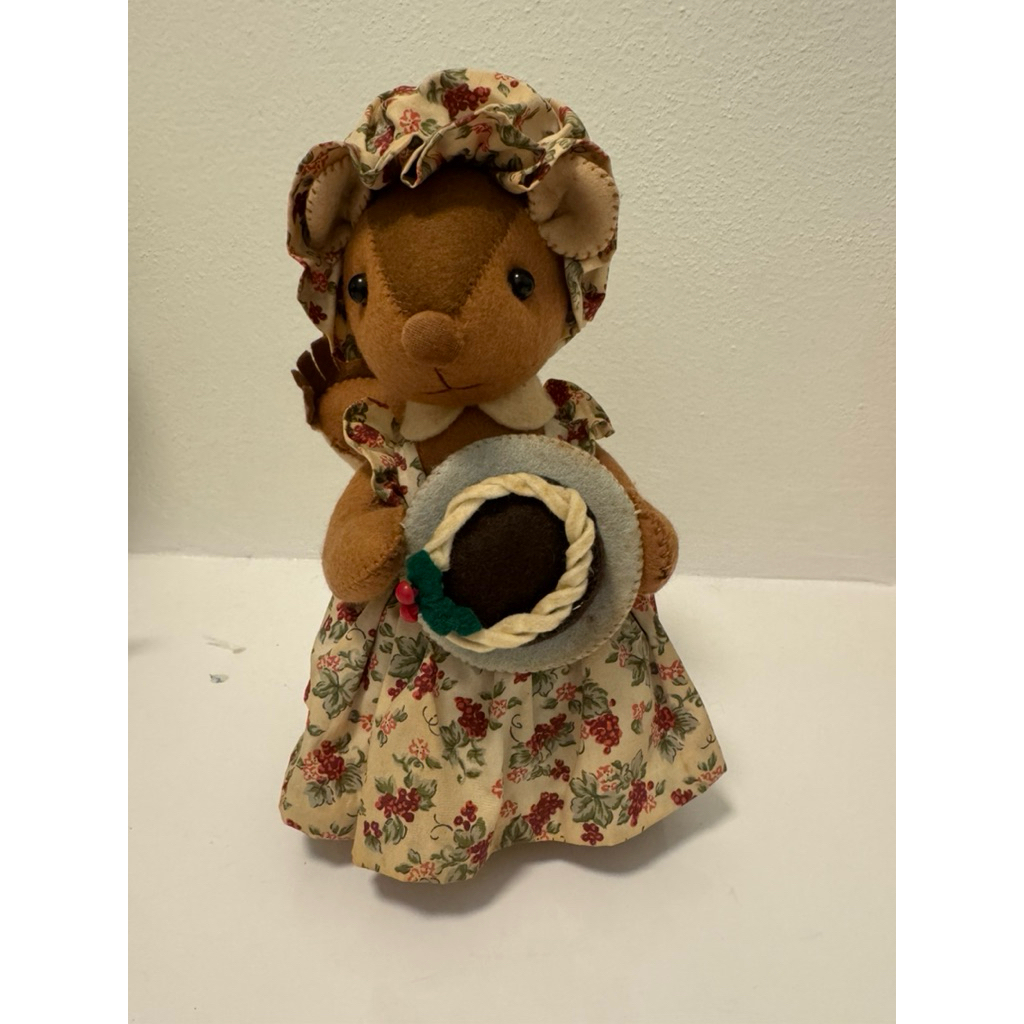 ตุ๊กตากระรอกสไตล์วินเทจ (Vintage Squirrel Doll) แนวงานผ้า/งานแฮนด์เ
