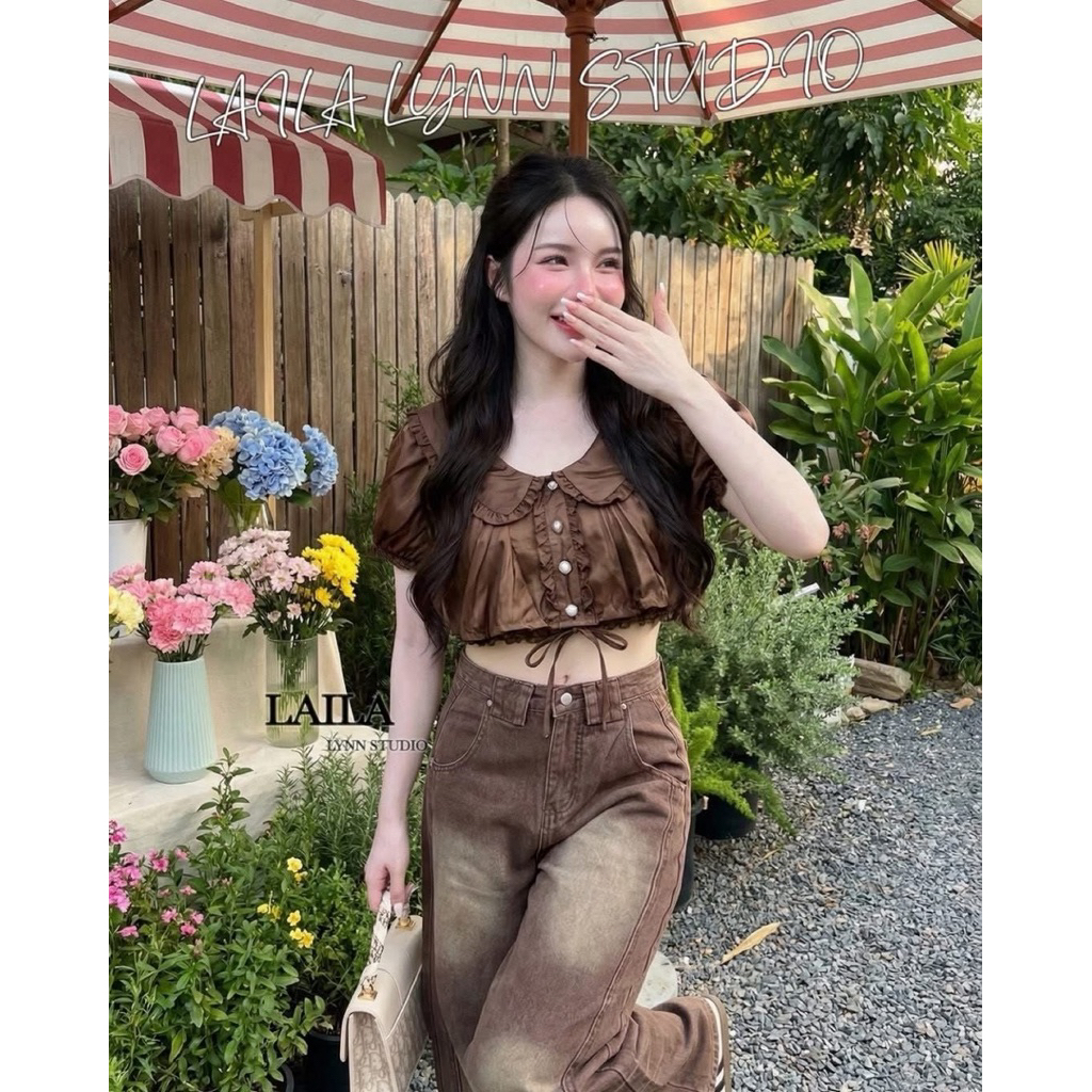 ครอปทรงคอบัวสุดน่ารัก แมตช์ยีนส์ทรงบอลลูนเท่ๆ น่ารักสีขับผิวดีมากค่า ♥︎ 𝐍𝐞𝐰 𝐚𝐫𝐫𝐢𝐯𝐚𝐥 𝐋𝐚𝐢𝐥𝐚 𝐬𝐭𝐮𝐝𝐢𝐨 ♥︎ Tag: LAILA