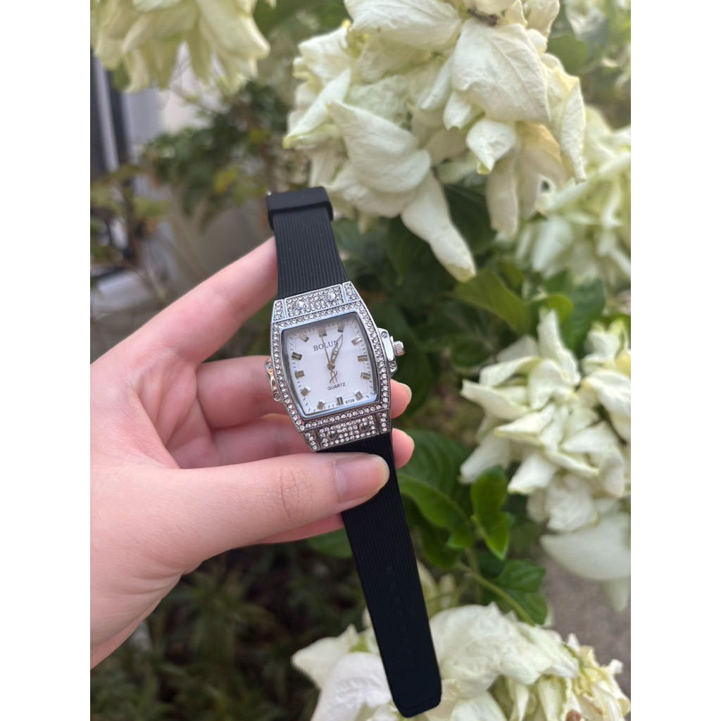 นาฬิกาข้อมือผู้หญิง BOLUN แท้ รหัส SS219 หน้าปัดทรงถัง ขนาด 30 MM. สายซิลิโคน มีหลายสี